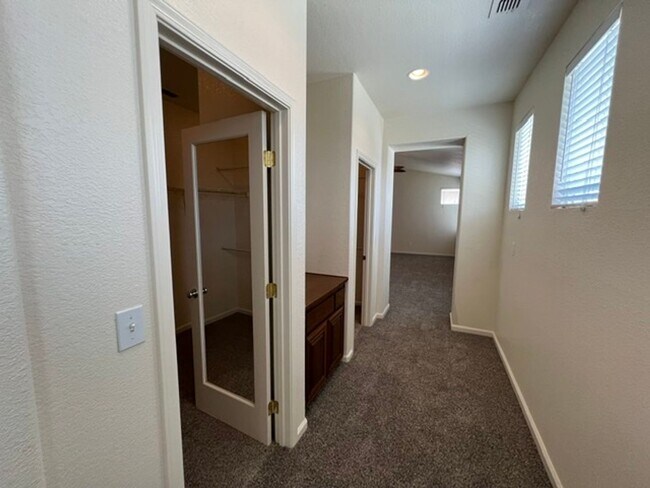 Building Photo - 2912 Medinah Way