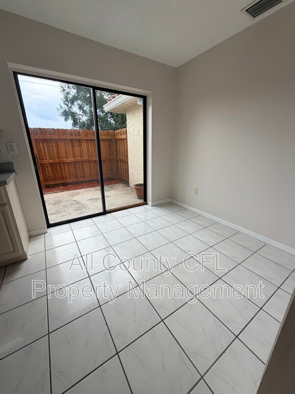 Building Photo - 1625 Long Ridge Ct