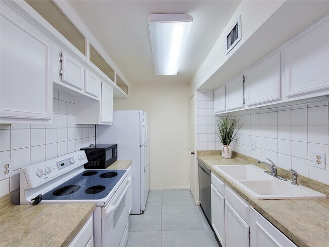 Building Photo - 1601 S Shepherd Dr
