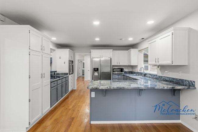 Building Photo - 525 Ashland Loop Rd