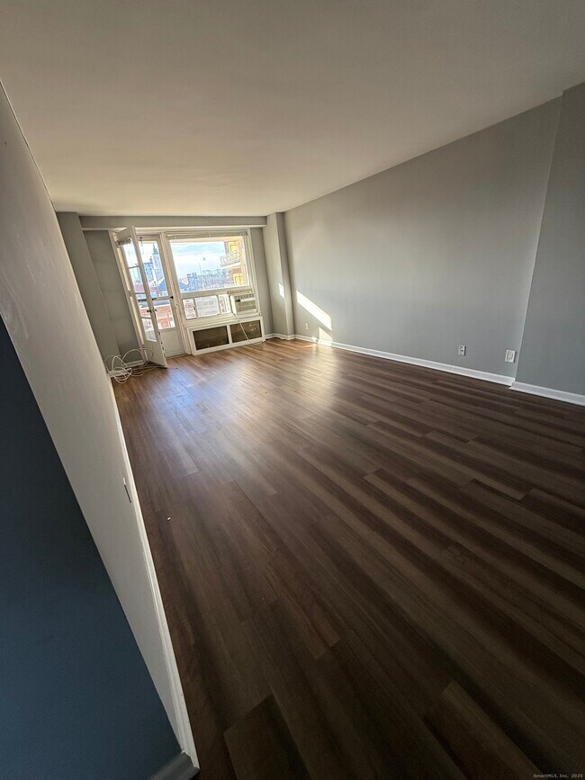 Building Photo - 71 Strawberry Hill Ave