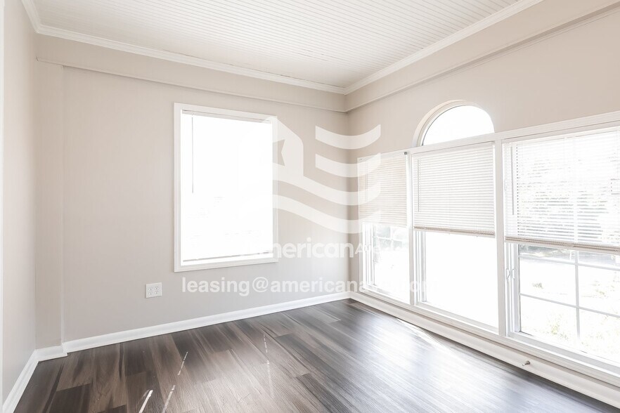 Building Photo - 1600 4th Terrace W