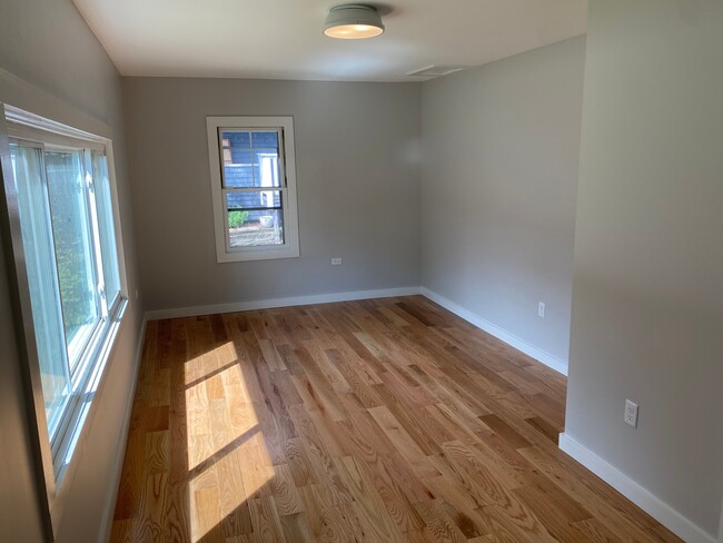 Downstairs bedroom - 386 4th St