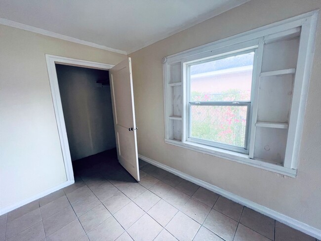 Building Photo - Efficiency unit for rent in Lake Wales