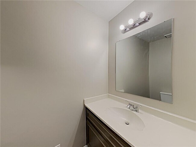 Building Photo - 820 Providence Dr