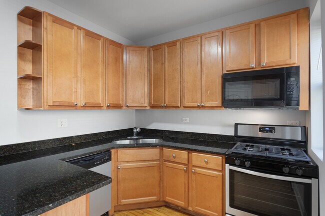 Building Photo - 7328 N Damen Ave