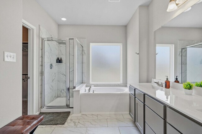 Building Photo - 5462 Grand View Dr