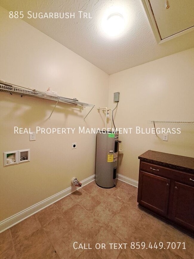 Building Photo - 885 Sugarbush Trail