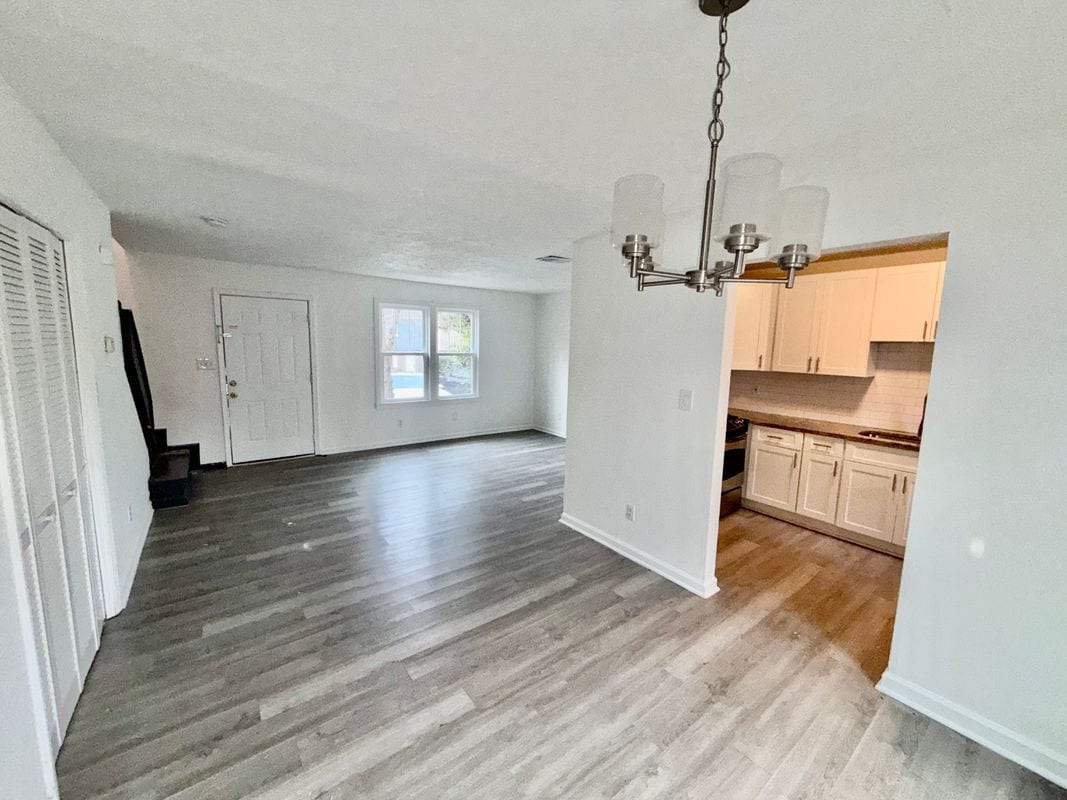 Building Photo - 2082 Lenoa Ln