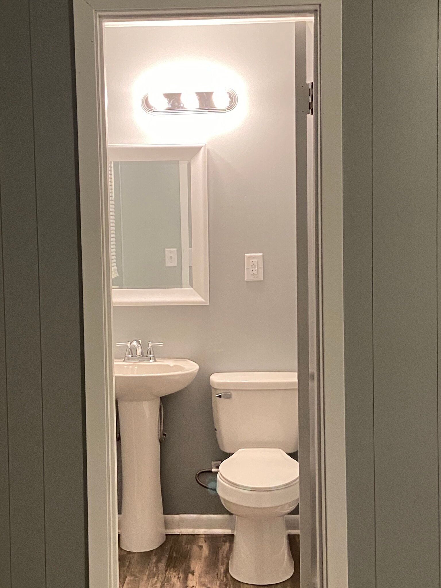 Half bath - 615 W Vine St