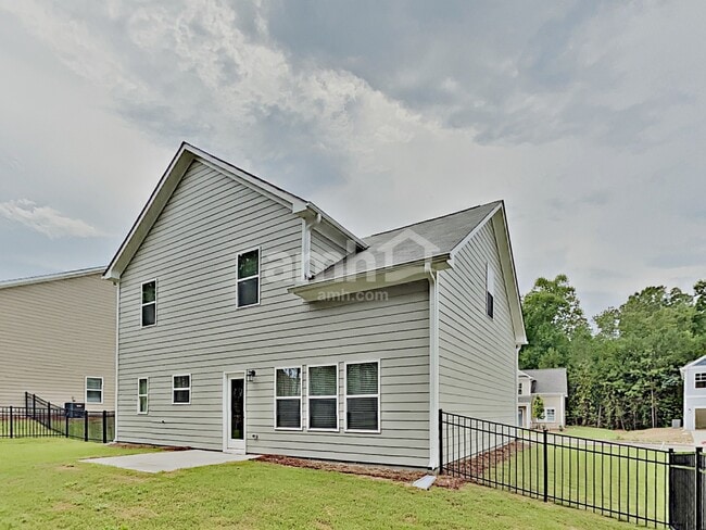 Building Photo - 518 Camp dr