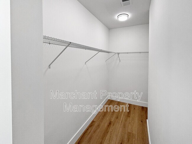 Building Photo - 7 20th St