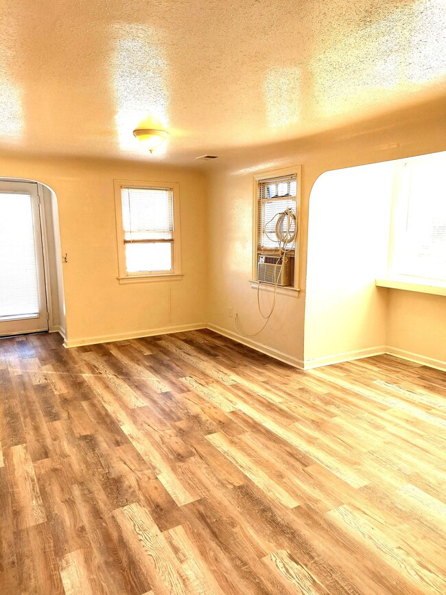 Building Photo - (820 23rd Street)