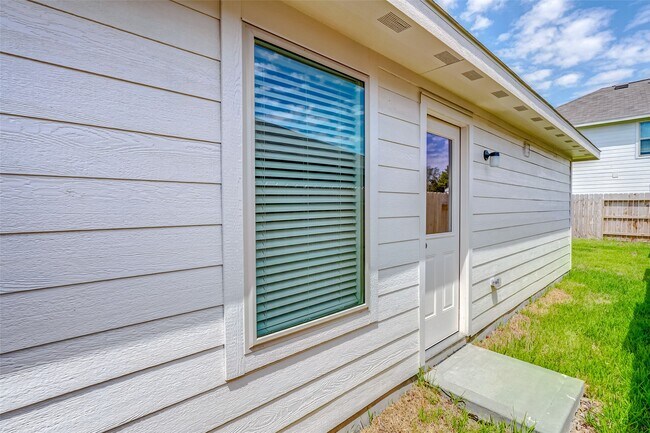 Building Photo - 20961 Zuccala Dr