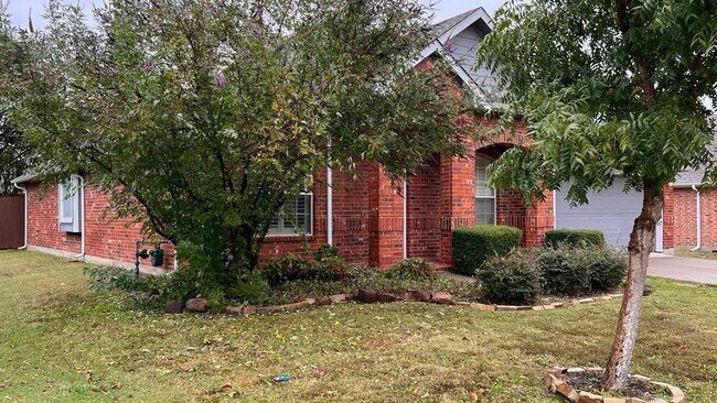 Building Photo - 3506 Nandina Dr