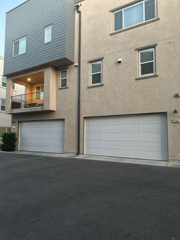 Building Photo - 712 Highline Way