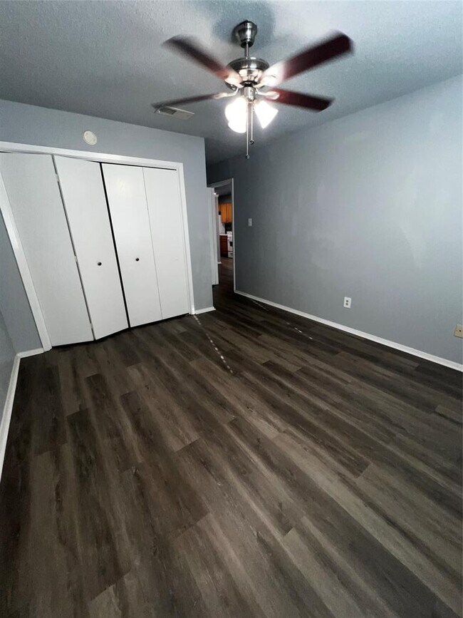 Building Photo - 617 Greenlawn Blvd