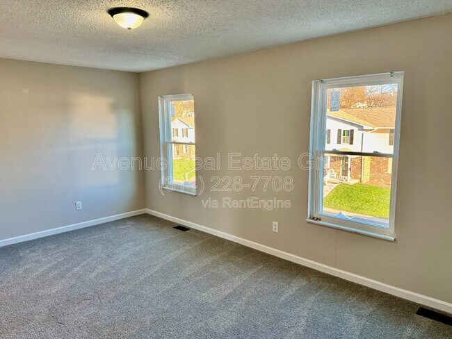 Building Photo - 879 Delray Dr