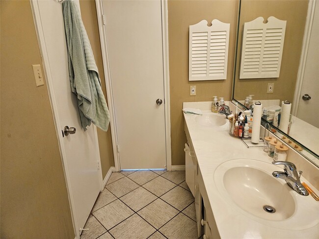 Building Photo - 9231 Stroud Dr