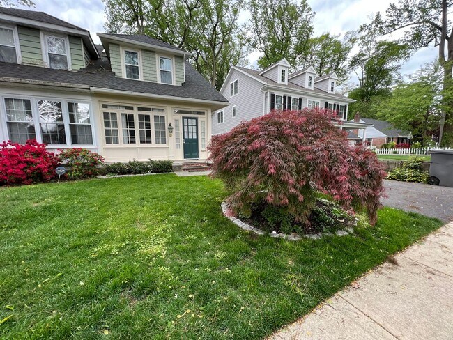 Building Photo - Gorgeous 3-Bedroom Home in Narberth! Avail...