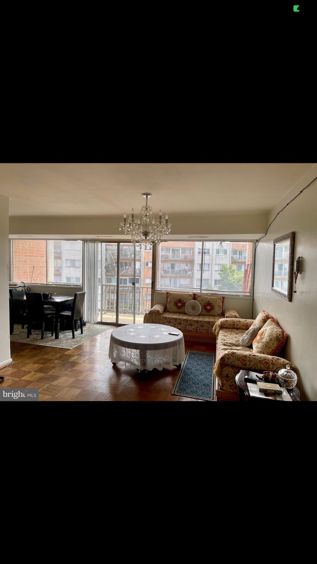 Building Photo - 5851 Quantrell Ave