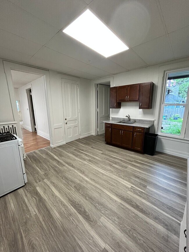 Building Photo - Two bedroom duplex