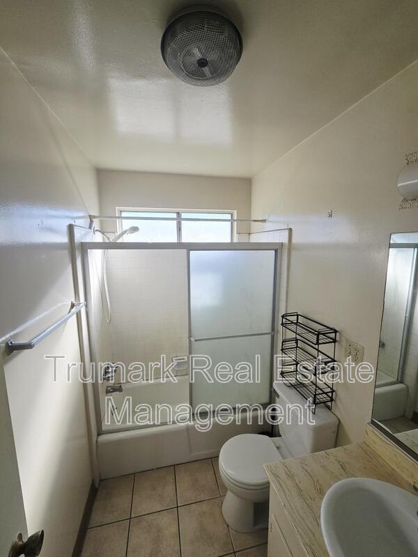 Building Photo - 4619 Lexington Ave