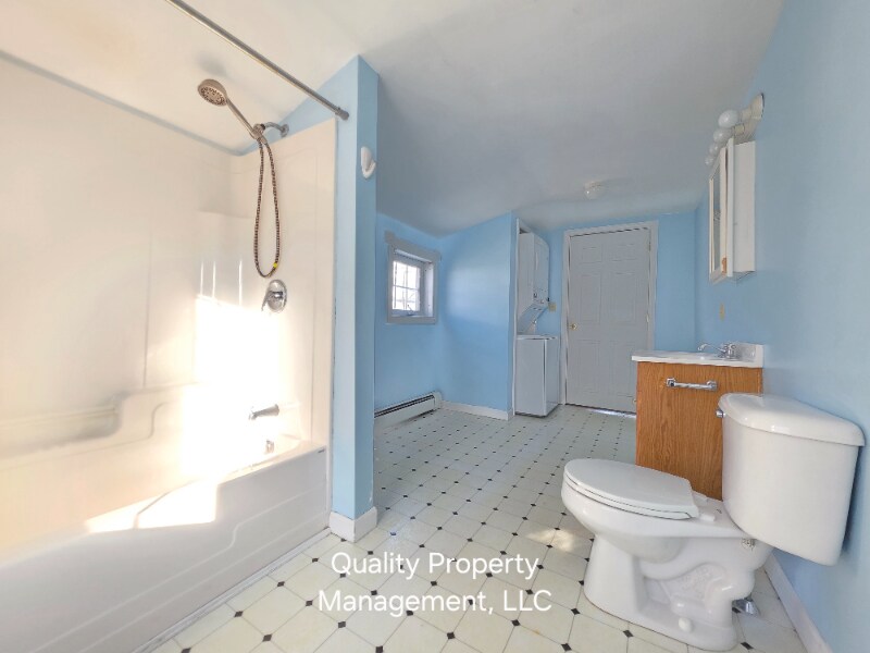 Building Photo - 208 Grove St