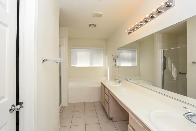 Building Photo - 829 Beefeater Pl