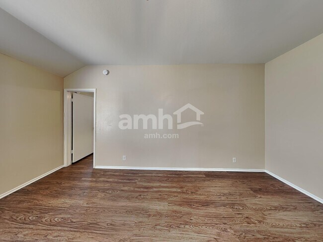 Building Photo - 102 Quail Cir