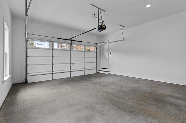 Building Photo - 6120 Hutchins Dr