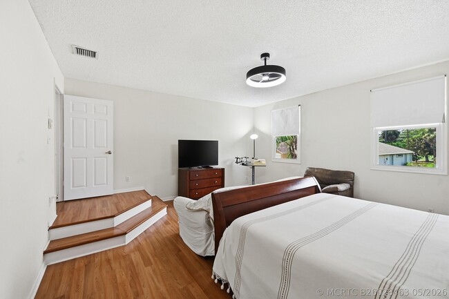 Building Photo - 15073 Oak Chase Ct