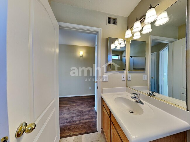 Building Photo - 11454 E Persimmon Ave