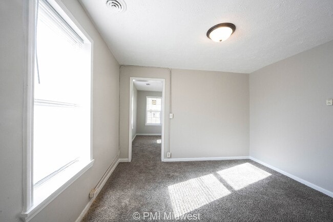 Building Photo - 1 Bedroom 1 bath