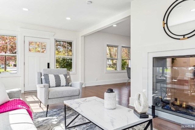 Building Photo - 648 E Broad St