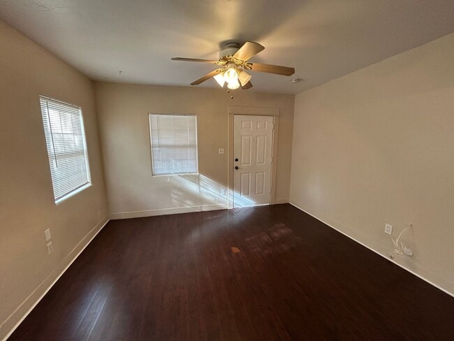 Building Photo - Charming 3 Bed/2 Bath in SW Bakersfield w/...