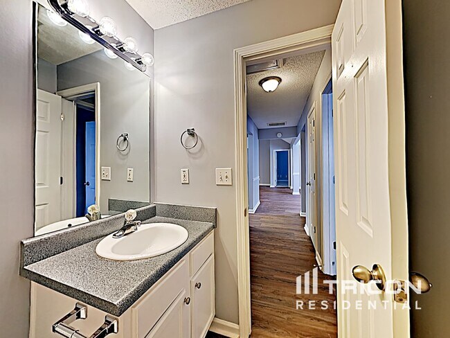 Building Photo - 3480 Cameo Ct
