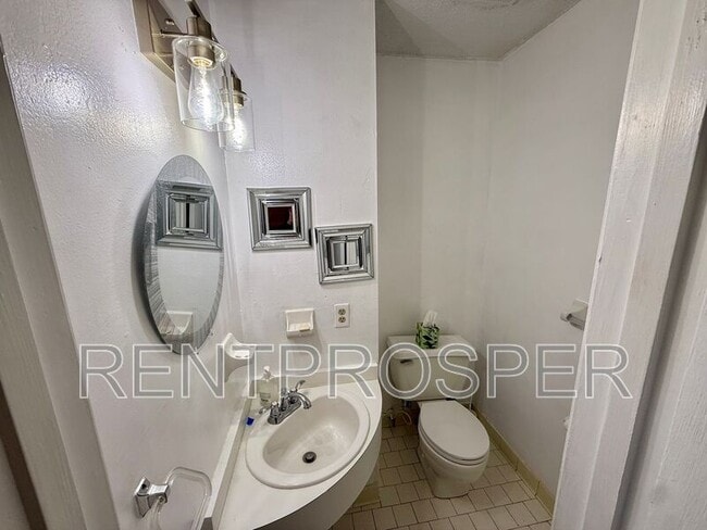 Building Photo - 1720 Potomac Ct