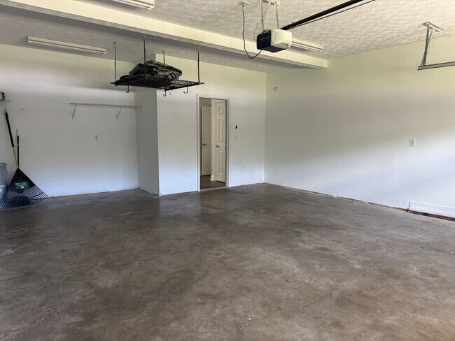Building Photo - 116 Realini Dr