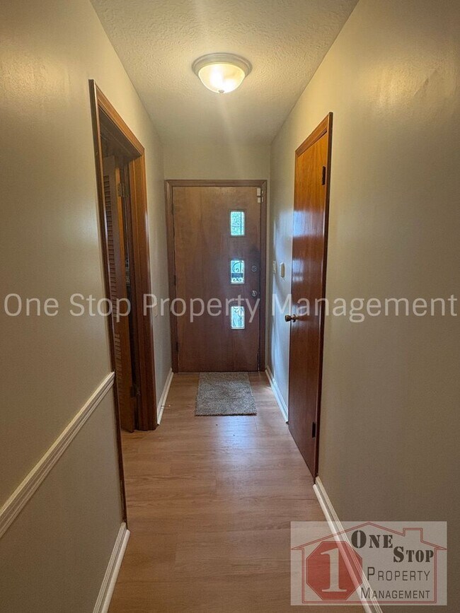 Building Photo - The Perfect 3 bedroom/2 bathroom home in Independence!