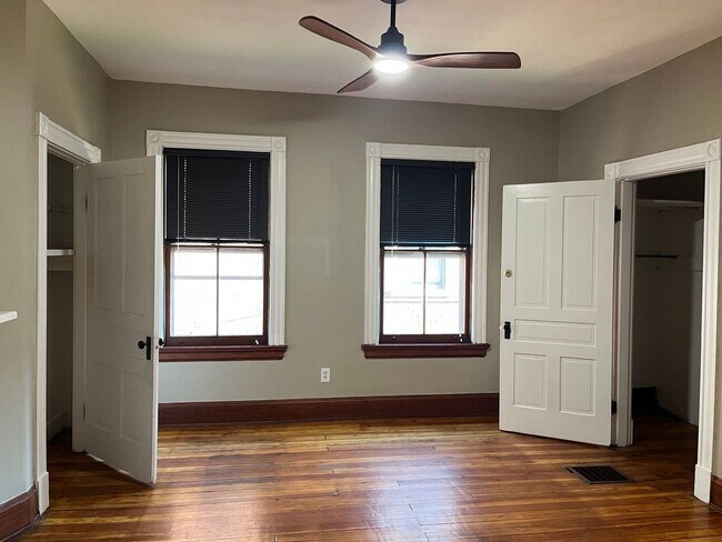 Building Photo - 2219 Scott St