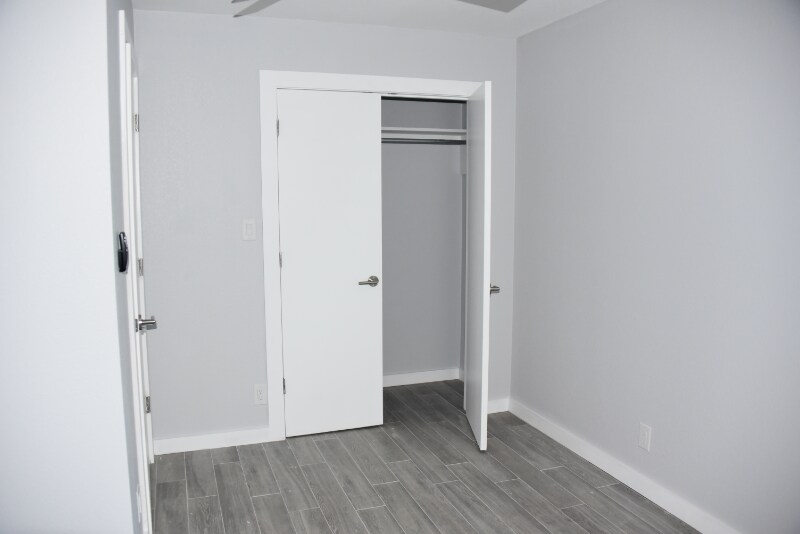 Building Photo - 1033 E Milam St