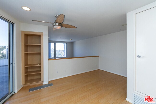 Building Photo - 171 N Church Ln