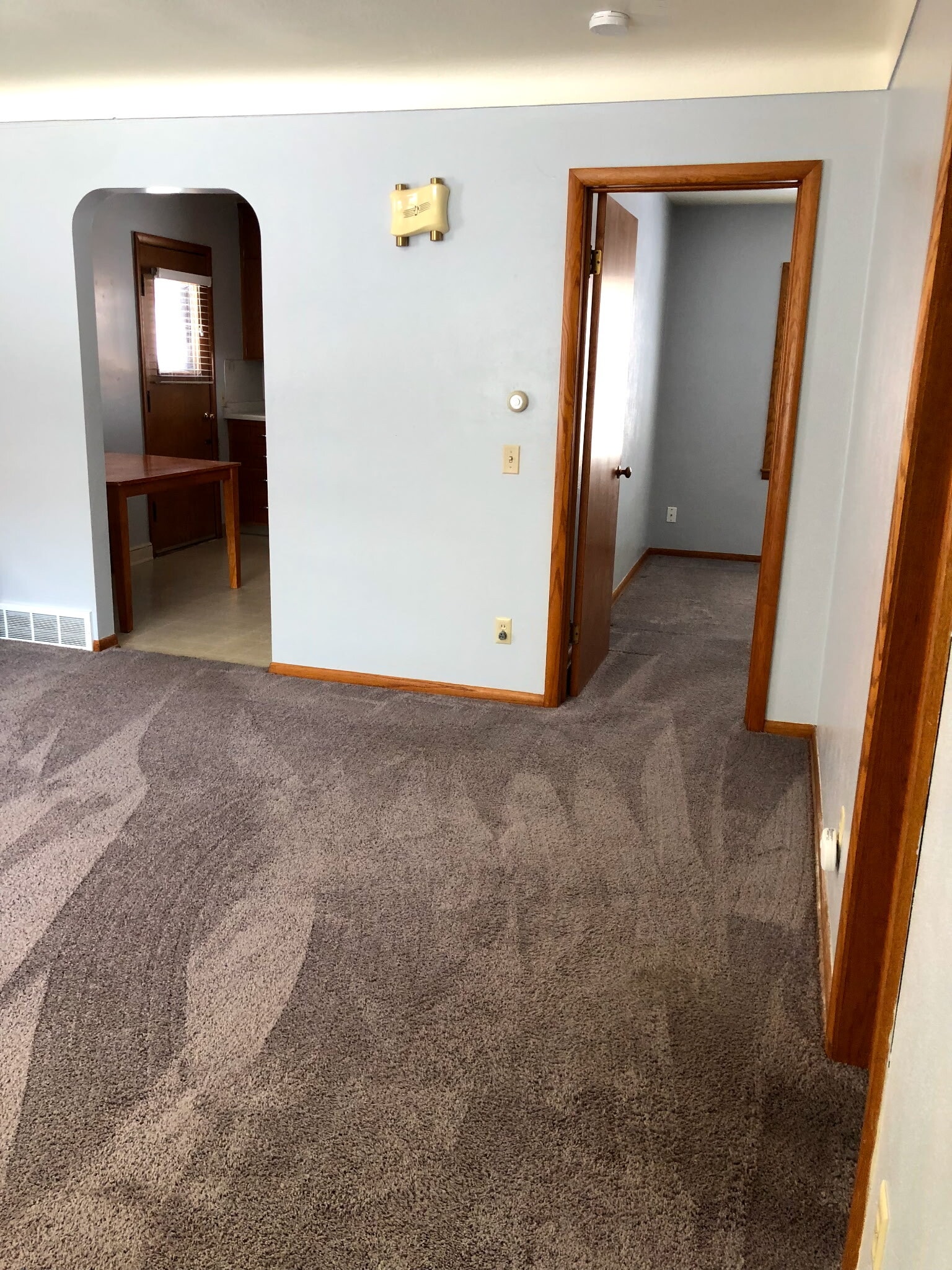 Building Photo - 307 4th St E