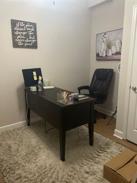 Building Photo - 1211 Lindsay Ln