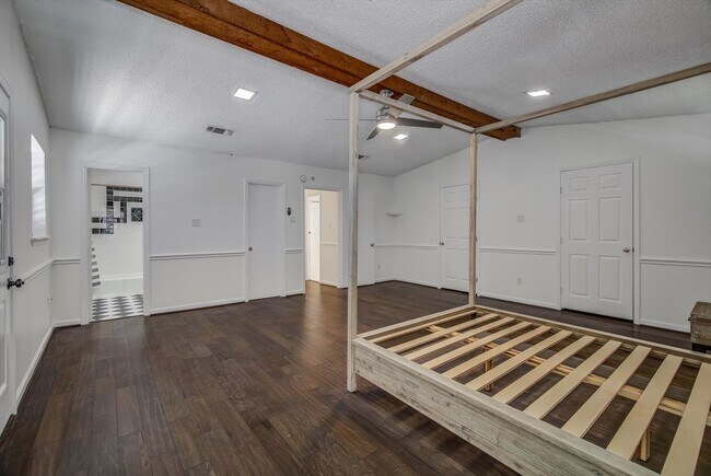 Building Photo - 2128 59th St