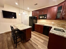 Building Photo - 8405 Dogwood Rd