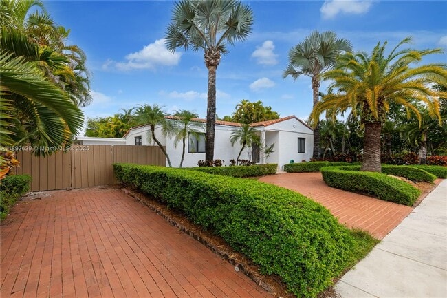 Building Photo - 6731 SW 33rd St