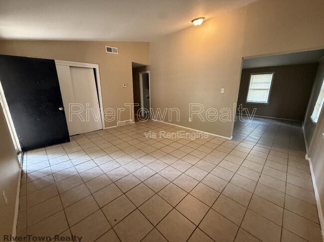 Building Photo - 4825 Bridgedale Ave