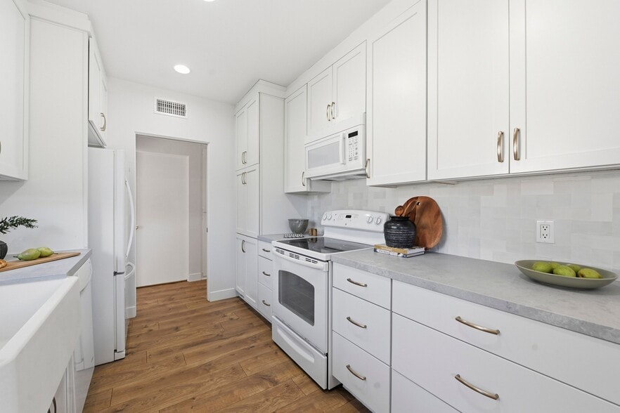 Building Photo - 7021 Estrella de Mar Rd